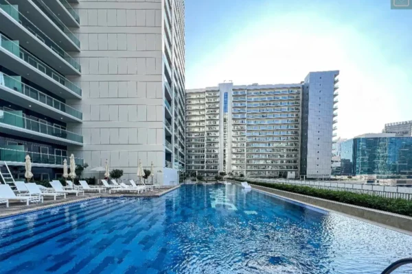 piscina instalaciones apartamento dubai
