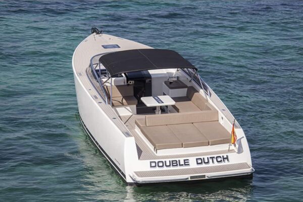 Van Dutch 40 navegando