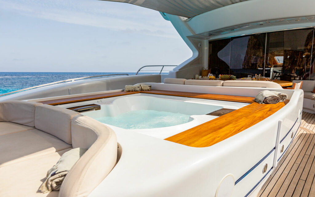 mangusta jacuzzi